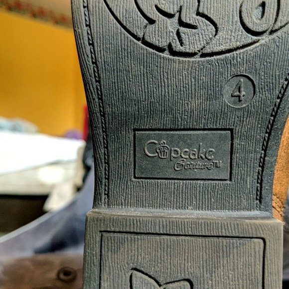 Boot - Picture 3 of 8